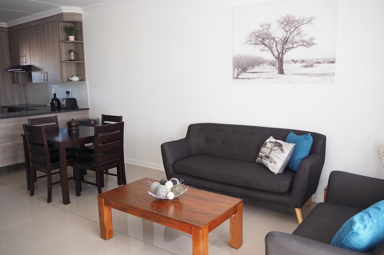 Or Tambo Self Catering Apartments, The Willows Boksburg Exterior foto